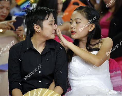 filipina lesbian kissing